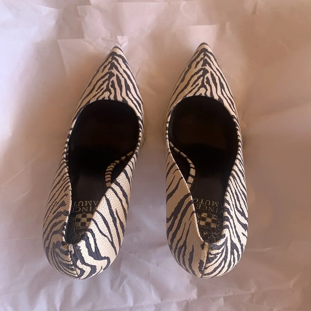 Vince Camuto Zebra Print Heels Kamerna Pointed Toe Pump Size 8.5 - Picture 11 of 12